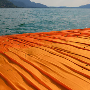 Christo projekts The Floating Piers uz Iseo ezera