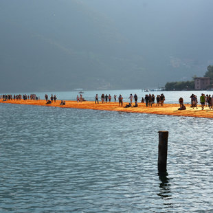Christo projekts The Floating Piers uz Iseo ezera
