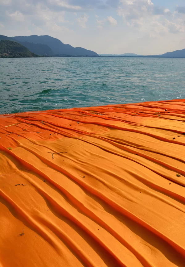 Christo projekts The Floating Piers uz Iseo ezera