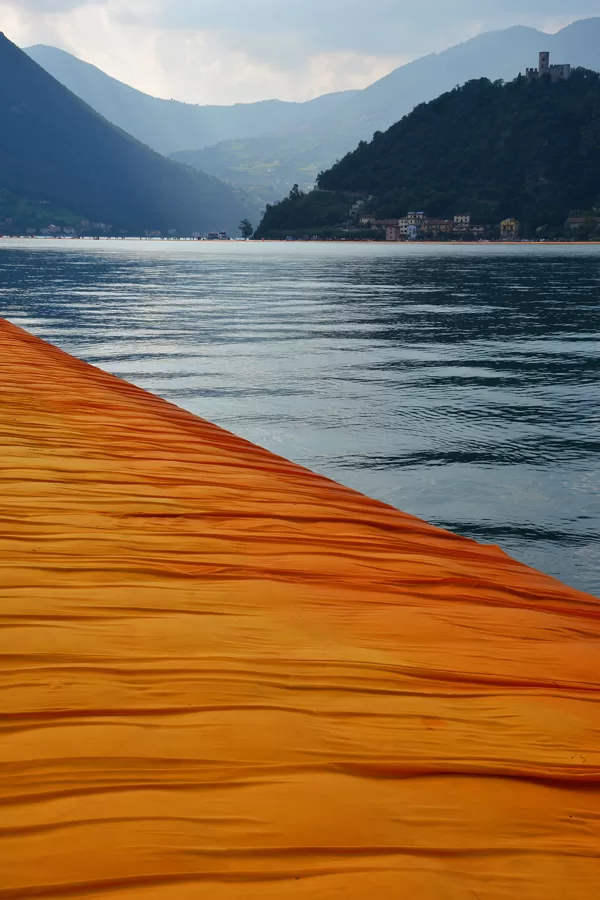 Christo projekts The Floating Piers uz Iseo ezera