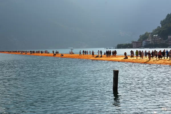 Christo projekts The Floating Piers uz Iseo ezera